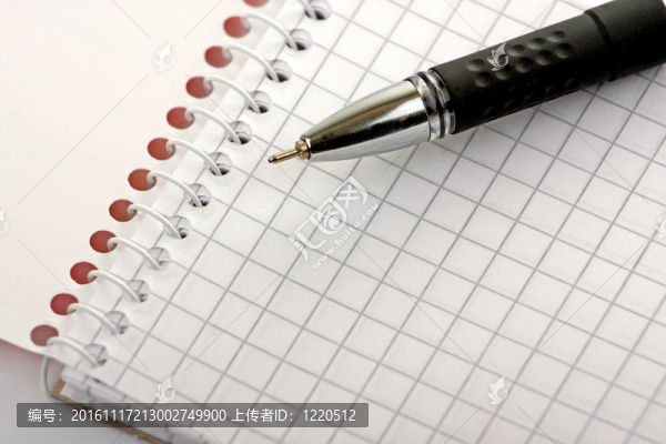 打開筆記本和筆