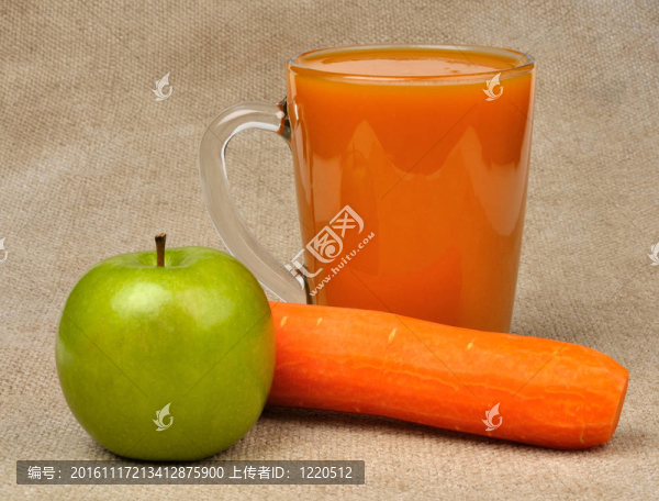 蘋果汁和一杯蘋果汁