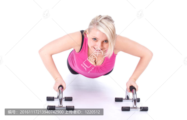 婦女做健身運動；孤立的白色