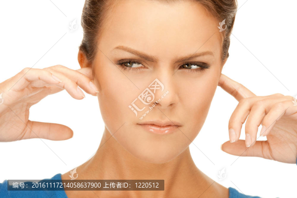 耳朵手指的女人