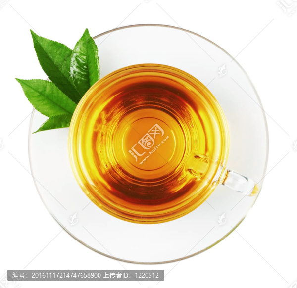 一杯有茶和綠葉的杯子