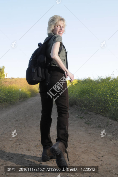 女人的徒步旅行者