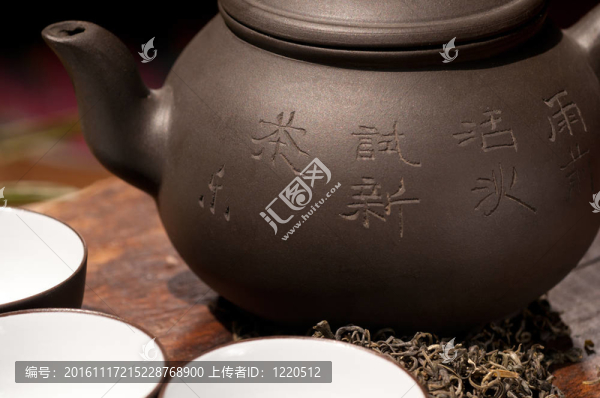 中國綠茶壺和杯子