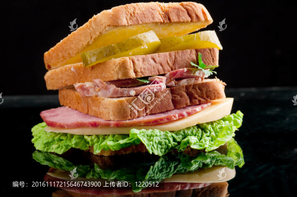 奶酪和火腿三明治