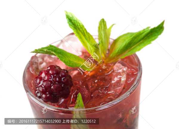 黑莓的mojito雞尾酒。特寫