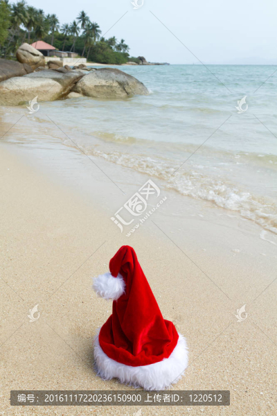 圣誕老人的帽子在海灘上的原因