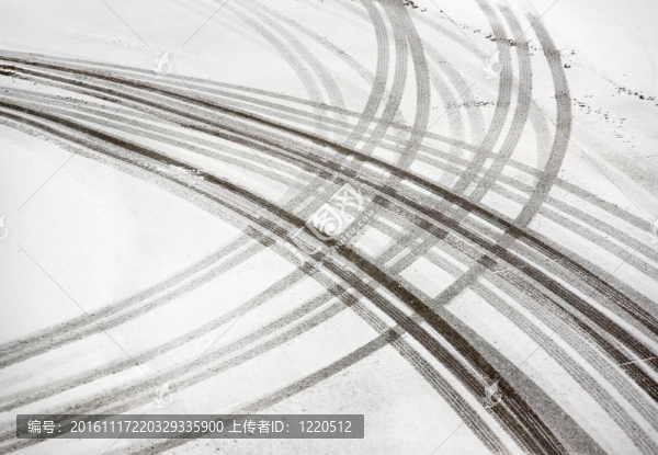 雪地里的鐵軌