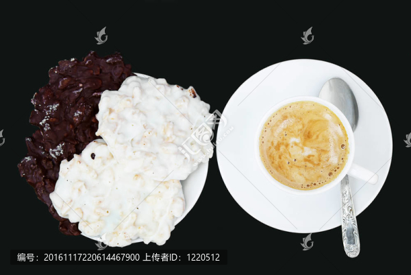一杯咖啡和巧克力片