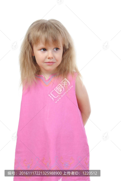 穿著粉紅色衣服的快樂的女孩。