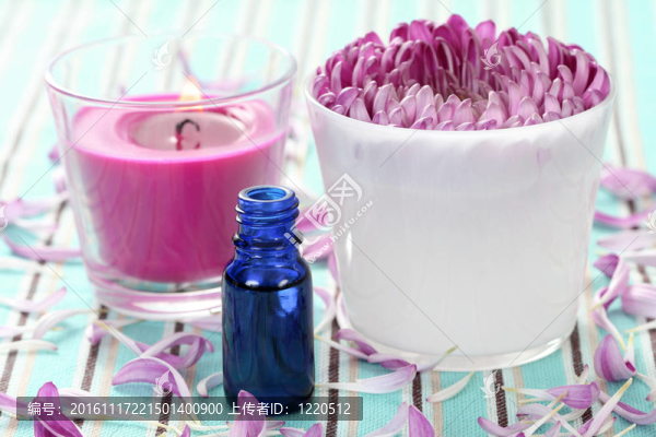精油花與蠟燭