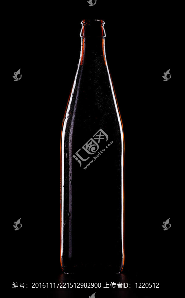 黑啤酒瓶