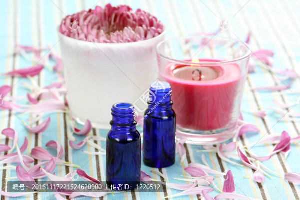 精油花與蠟燭