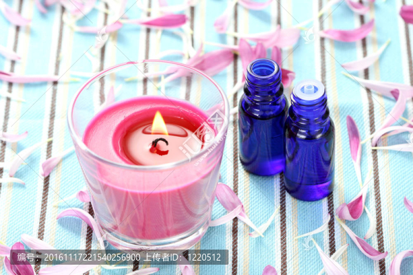 精油花與蠟燭