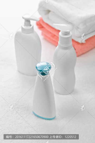 帶毛巾的塑料瓶