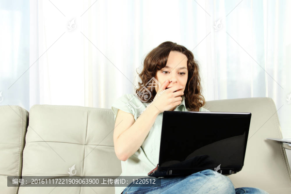 女孩用的筆記本電腦