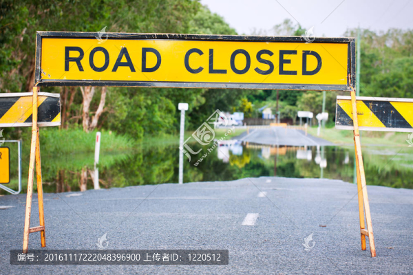 道路上封閉的交通標(biāo)志