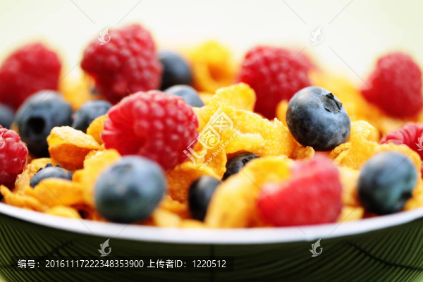 漿果水果玉米片