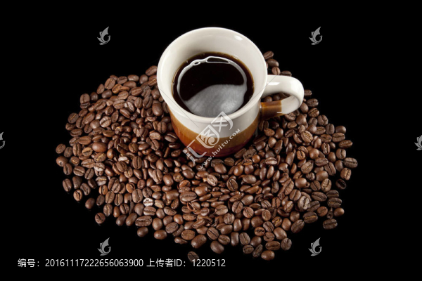 咖啡杯和咖啡豆