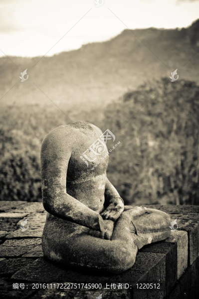 如來佛祖的雕像在婆羅浮屠寺；java；印度尼西亞