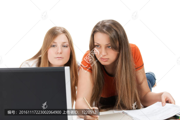 兩個年輕快樂的學(xué)生女孩