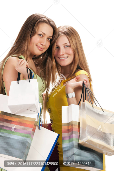 購物.兩個(gè)漂亮的女孩帶著包