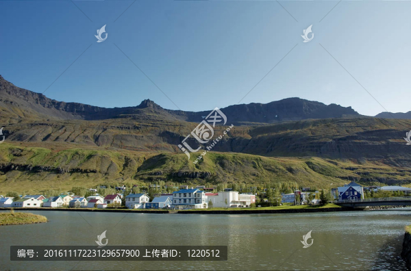 housesat峽灣的濱水