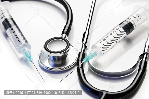 聽診器和注射器