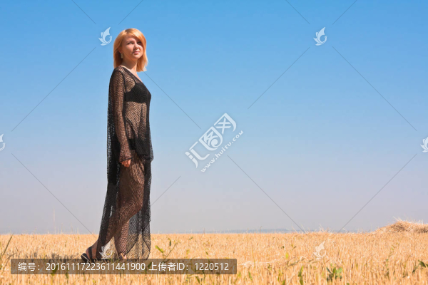 年輕漂亮的女人