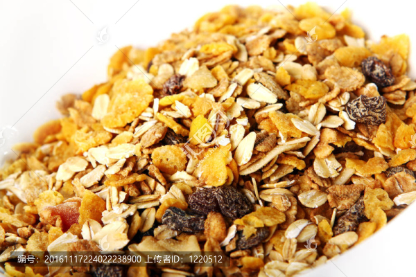 新鮮的牛奶什錦早餐