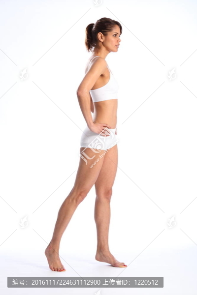 穿運(yùn)動(dòng)內(nèi)衣的女人