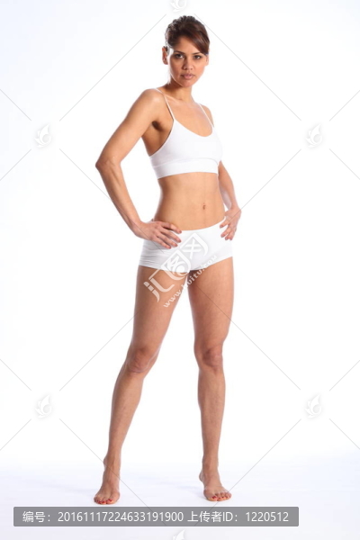 穿著白色運動內(nèi)衣的女人