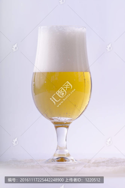 喝一杯啤酒