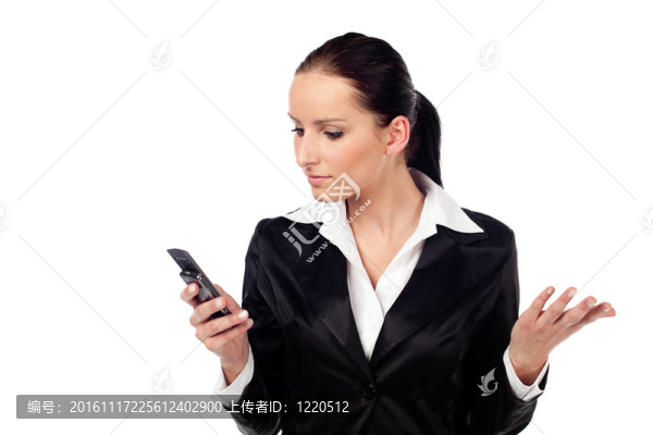 憤怒的女人看手機(jī)。分離