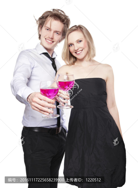 粉紅色的喝敬酒的年輕夫婦