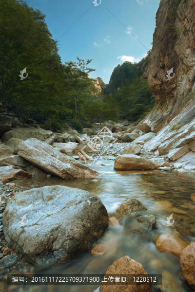 雪岳山的峰流池