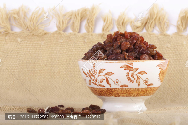 碗里的葡萄干