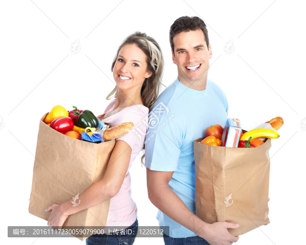 帶著一袋食品的購(gòu)物夫婦