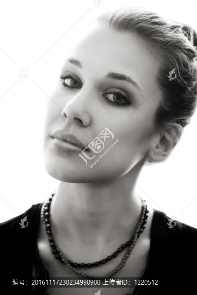 性感年輕女性的時(shí)尚肖像