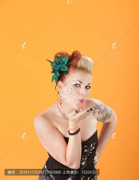 女人吹一個吻