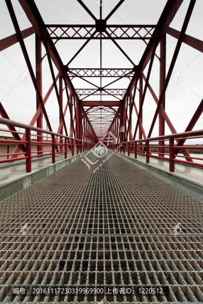 紅色的鐵橋