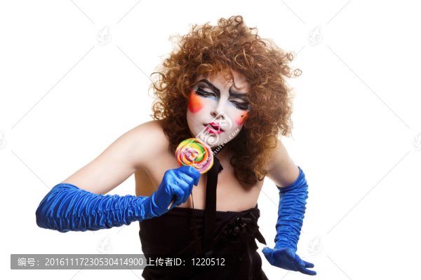 女人啞劇臉譜唱歌
