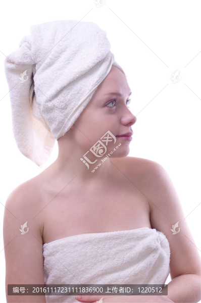 女孩洗澡后