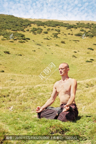 男人沉思