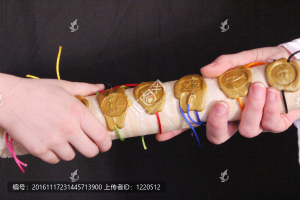 手握一紙莎草紙的作用