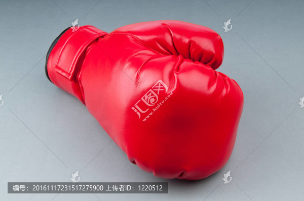 背景上的紅色拳擊手套