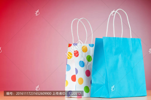 針對(duì)梯度背景的彩色紙購(gòu)物袋