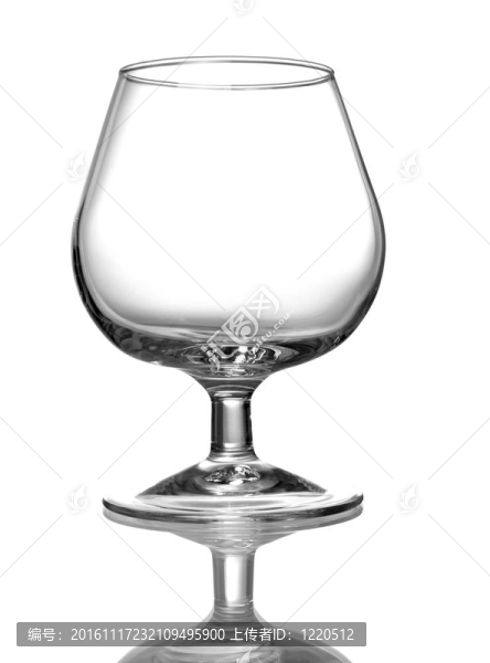 透明空酒杯