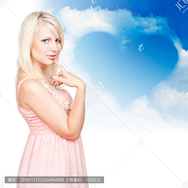 年輕漂亮的金發(fā)女郎
