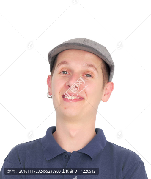 戴灰色帽子的年輕人
