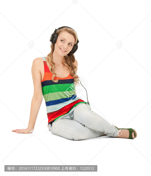 戴著大耳機(jī)的快樂少女